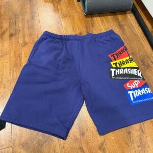supreme short in size xl, comes with original packaging